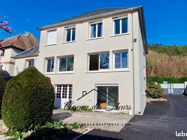 Propriété 9 pièces 243 m²