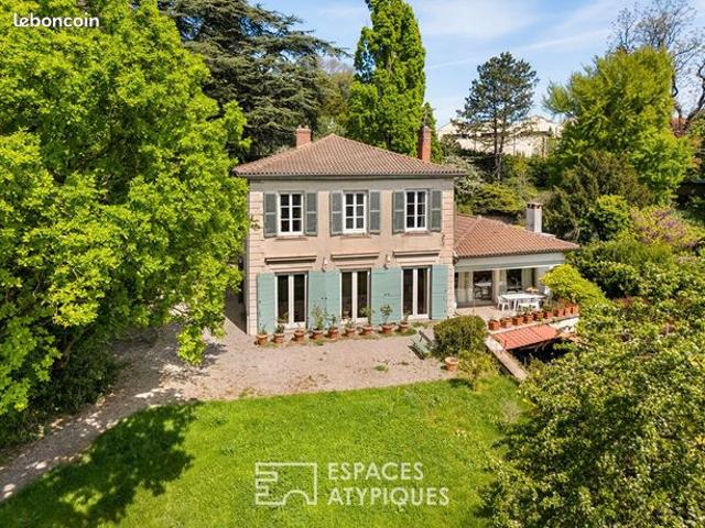 Propriété 9 pièces 243 m²