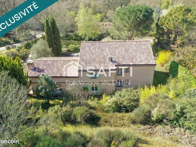 Propriété 9 pièces 254 m²