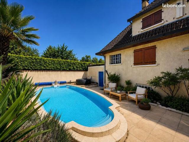 Propriété 9 pièces 255 m²