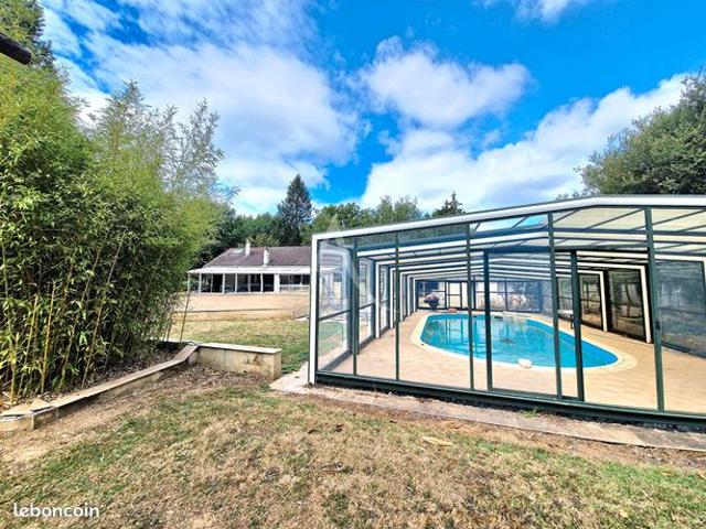 Propriété 9 pièces 258 m²