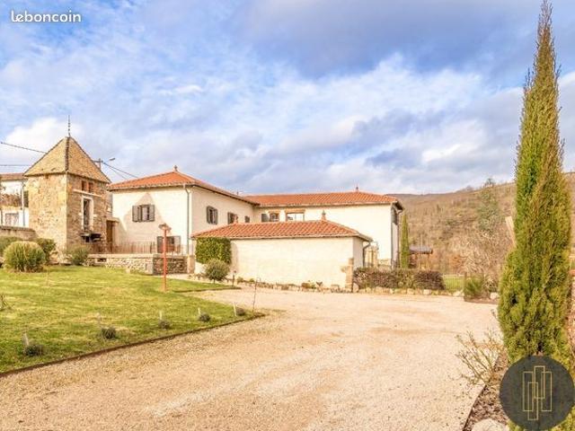 Propriété 9 pièces 258 m²