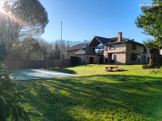 Propriété 9 pièces 258 m²