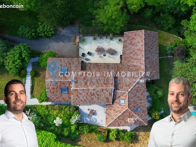 Propriété 9 pièces 251 m²
