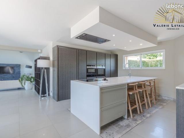 Propriété 9 pièces 252 m²