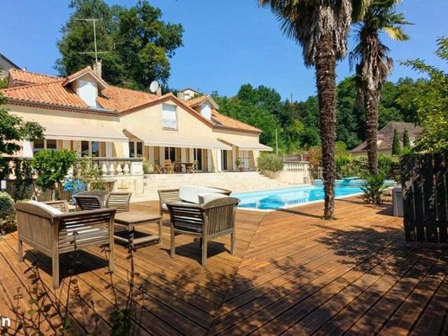 Propriété 9 pièces 266 m²
