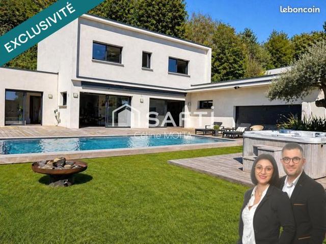 Propriété 9 pièces 267 m²