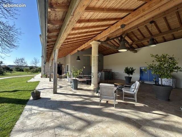 Propriété 9 pièces 262 m²
