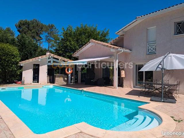Propriété 9 pièces 263 m²