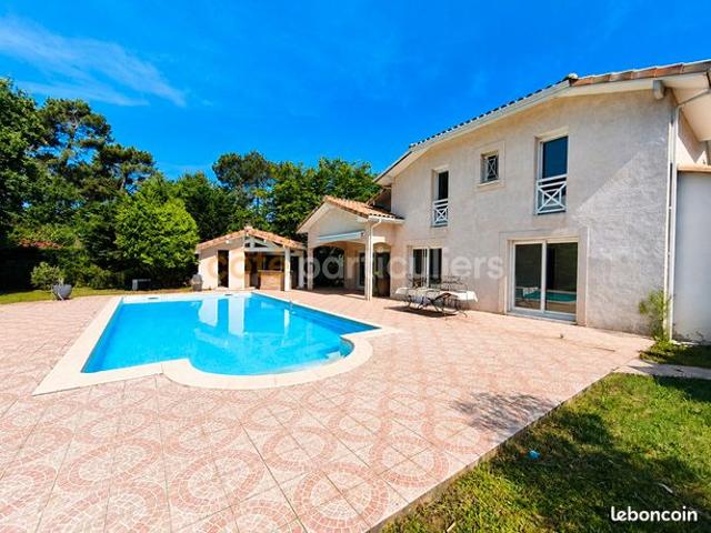Propriété 9 pièces 263 m²