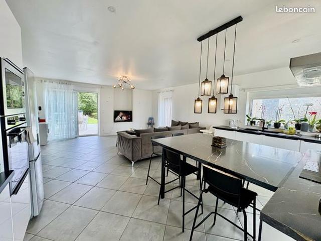 Propriété 9 pièces 263 m²
