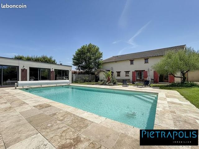 Propriété 9 pièces 277 m²