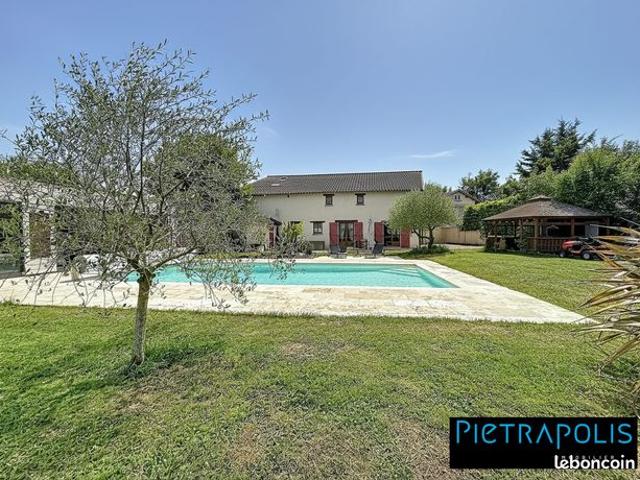 Propriété 9 pièces 277 m²