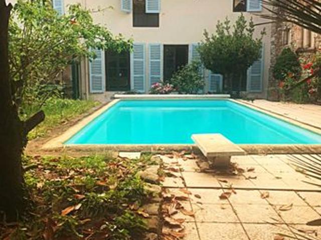 Propriété 9 pièces 278 m²