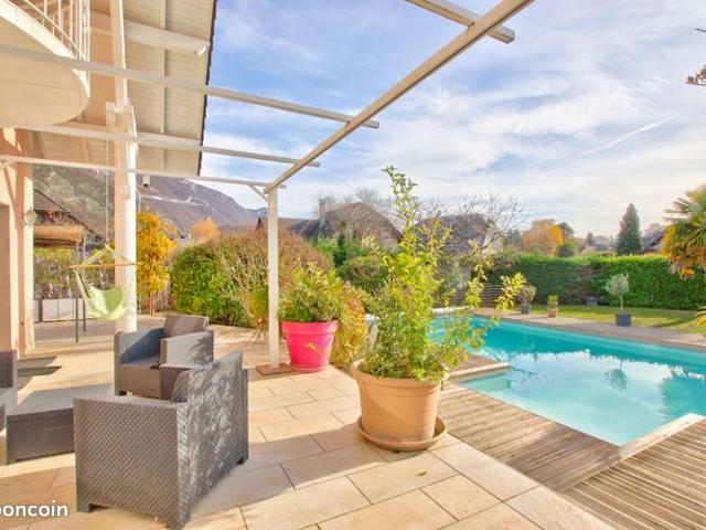 Propriété 9 pièces 279 m²