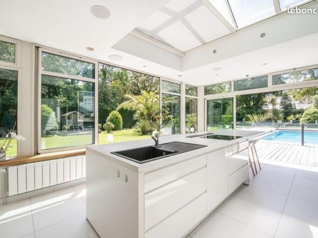 Propriété 9 pièces 240 m²
