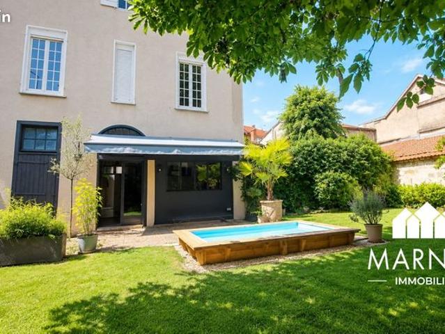 Propriété 9 pièces 272 m²