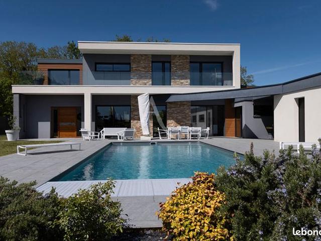 Propriété 9 pièces 280 m²