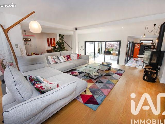 Propriété 9 pièces 296 m²