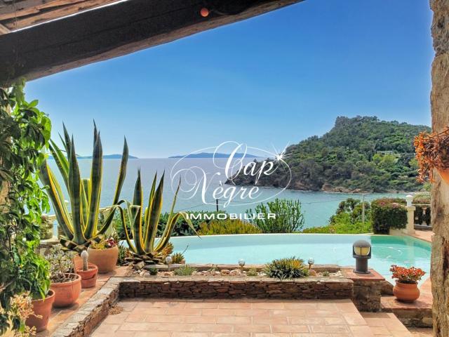 Propriété 9 pièces 298m² avec piscine et dépendances au Rayo. 298m² Rayol Canadel sur Mer