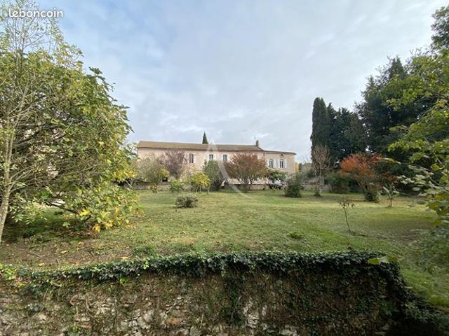 Propriété 9 pièces 299 m²