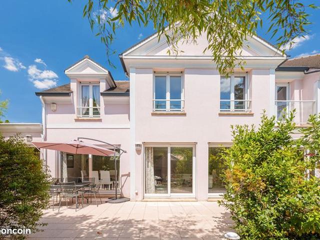 Propriété 9 pièces 291 m²