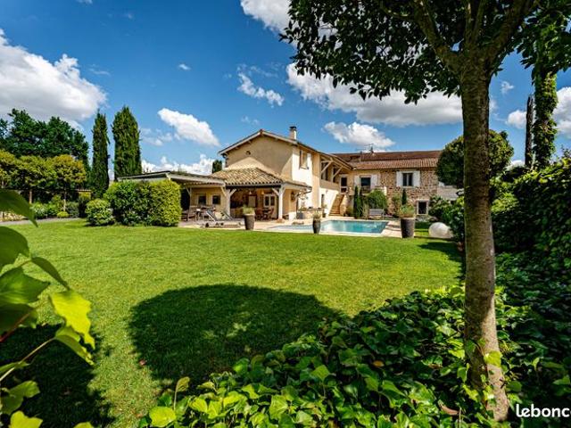 Propriété 9 pièces 291 m²