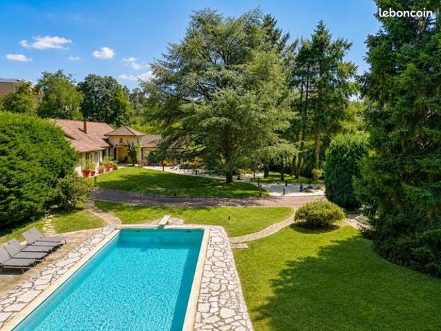 Propriété 9 pièces 307 m²