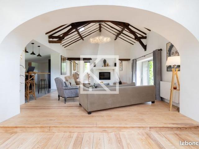 Propriété 9 pièces 307 m²