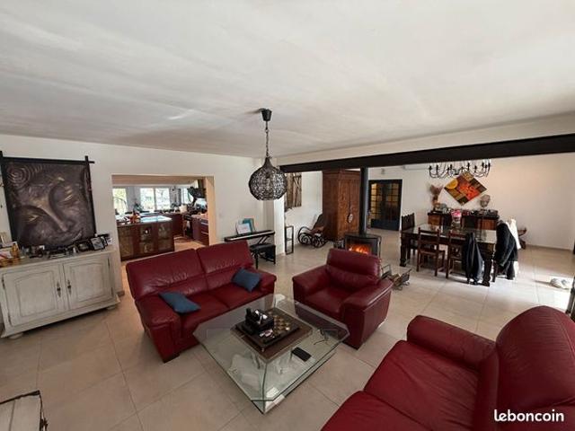 Propriété 9 pièces 300 m²