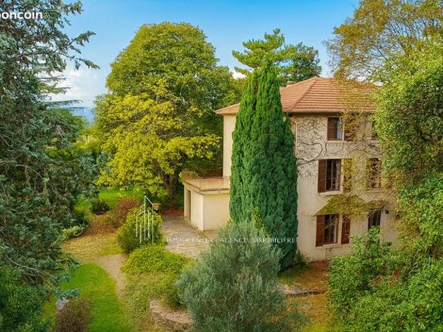 Propriété 9 pièces 300 m²