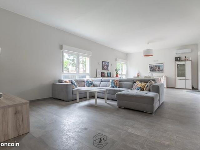 Propriété 9 pièces 300 m²