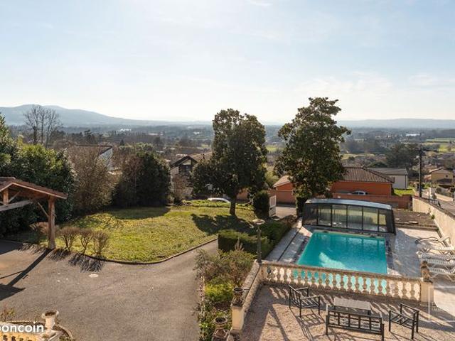Propriété 9 pièces 300 m²