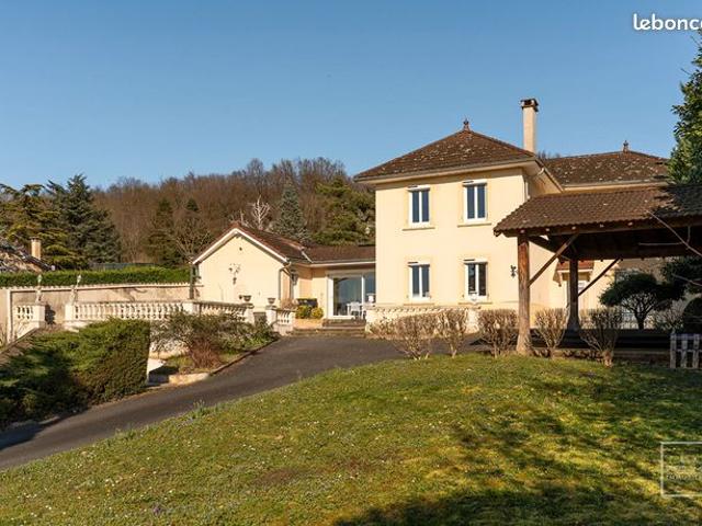Propriété 9 pièces 300 m²