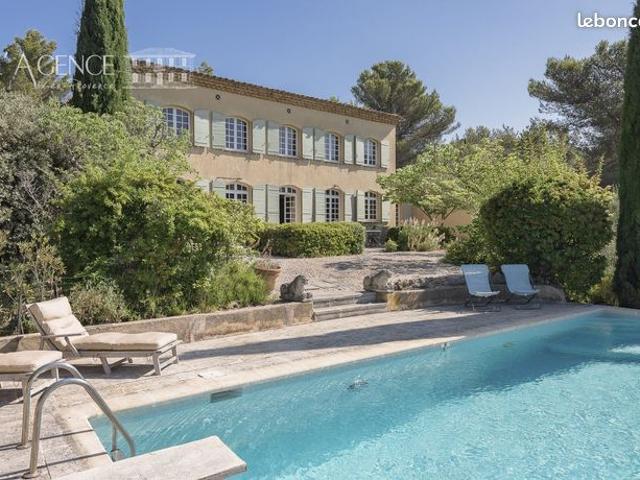 Propriété 9 pièces 300 m²