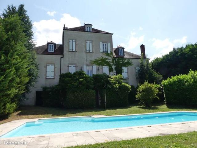 Propriété 9 pièces 302 m²