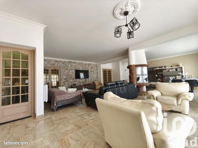 Propriété 9 pièces 303 m²