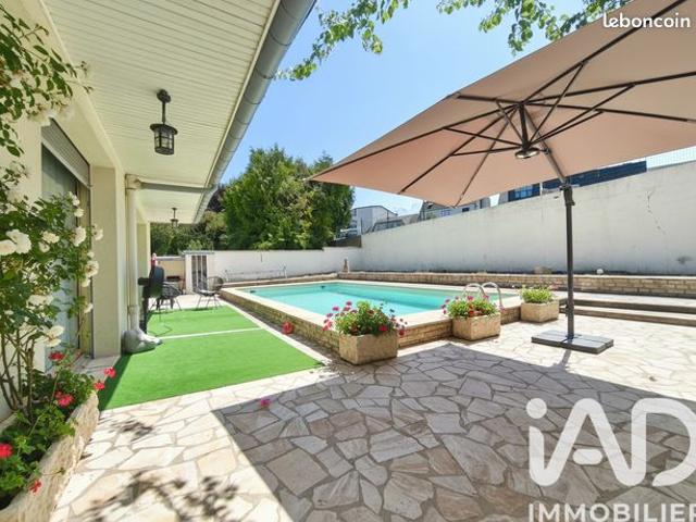 Propriété 9 pièces 303 m²