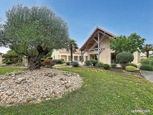 Propriété 9 pièces 318 m²