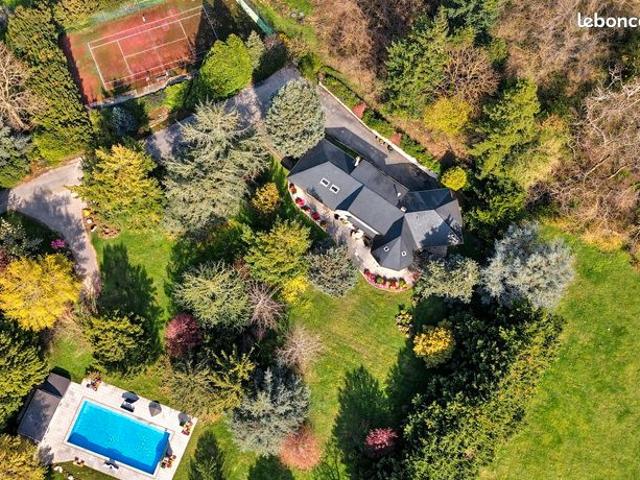 Propriété 9 pièces 310 m²