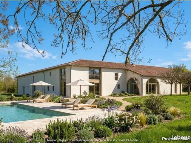 Propriété 9 pièces 311 m²