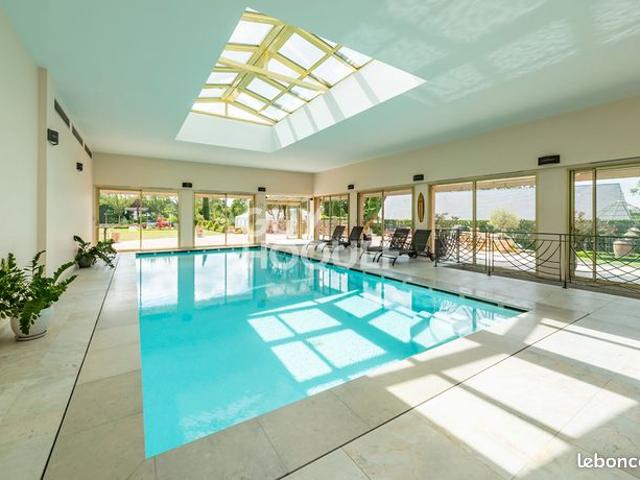 Propriété 9 pièces 313 m²