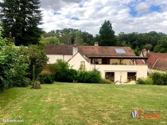 Propriété 9 pièces 327 m²