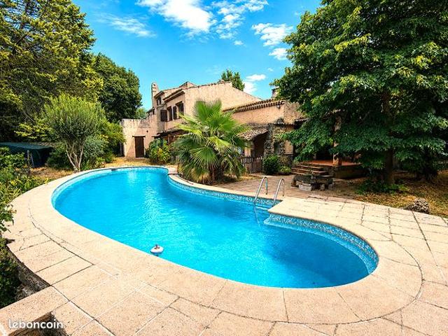 Propriété 9 pièces 320 m²