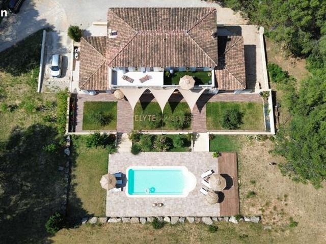 Propriété 9 pièces 334 m²