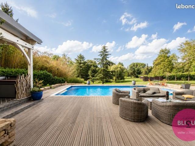 Propriété 10 pièces 335 m²