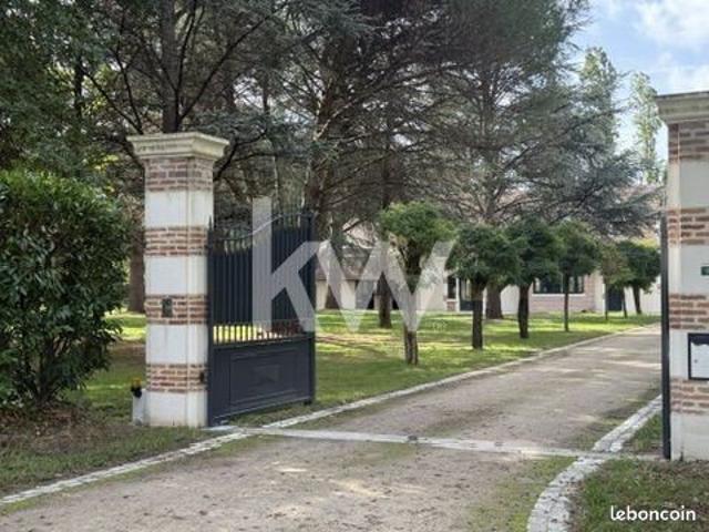 Propriété 9 pièces 338 m²