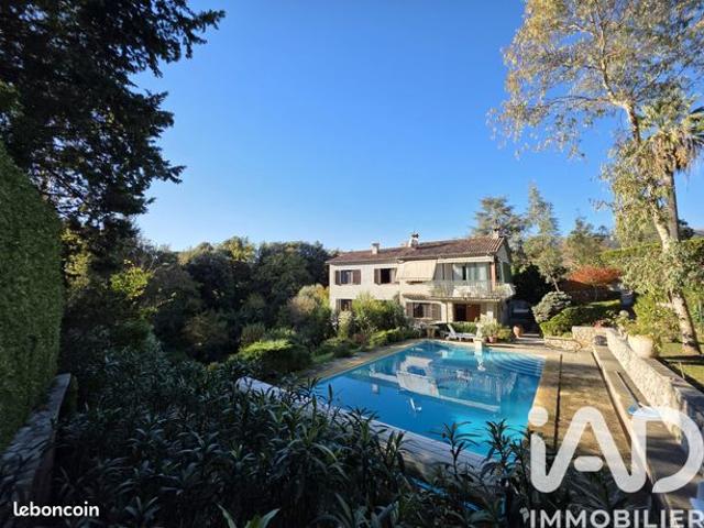 Propriété 9 pièces 330 m²