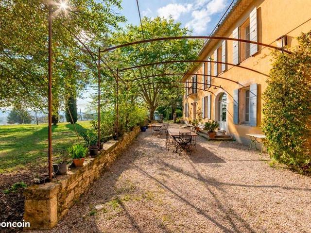 Propriété 9 pièces 341 m²