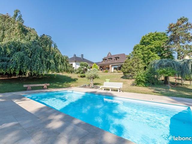 Propriété 9 pièces 357 m²